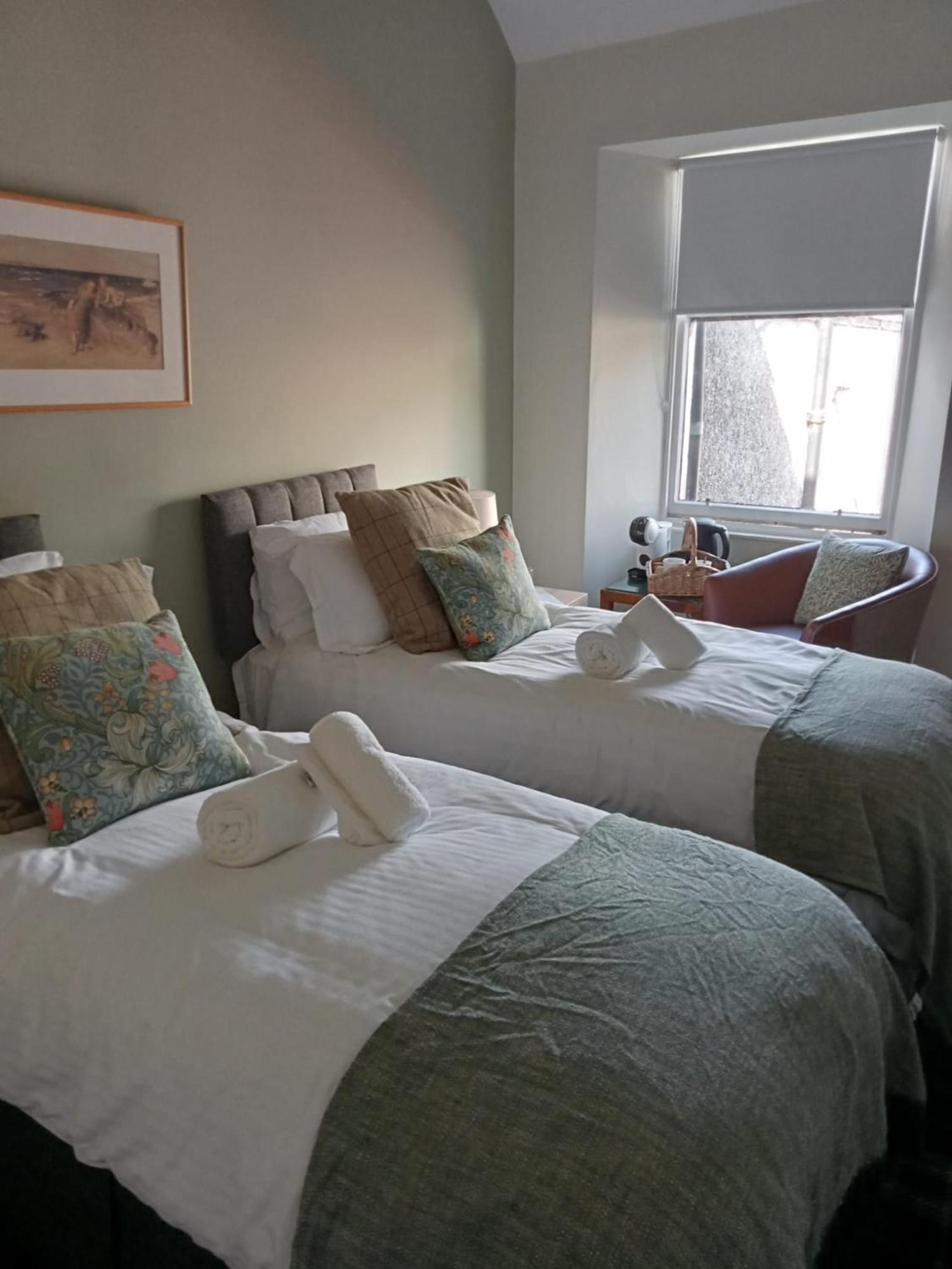 The Rhu Inn Экстерьер фото